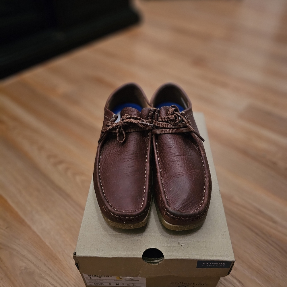 Used Men Sz. 8 Clarks